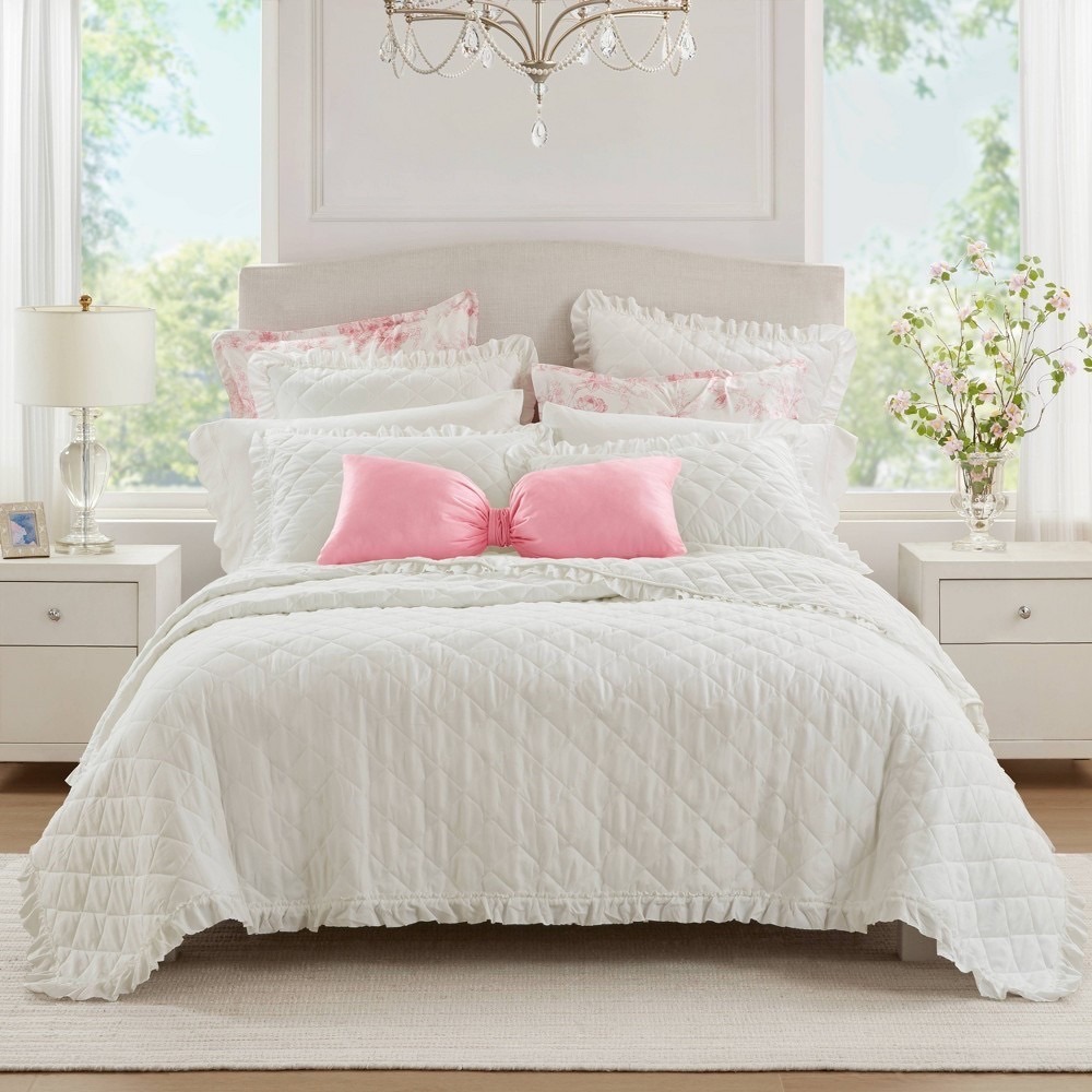 Armoire‎ Collection Twin/Twin XL Ruffle Quilt White - Target